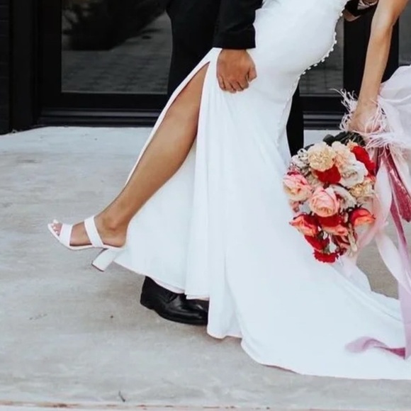 Bleeker & Bond Shoes - Bleecker & Bond Dorothy Block Heel Sandals White Strappy Slip On Size 6